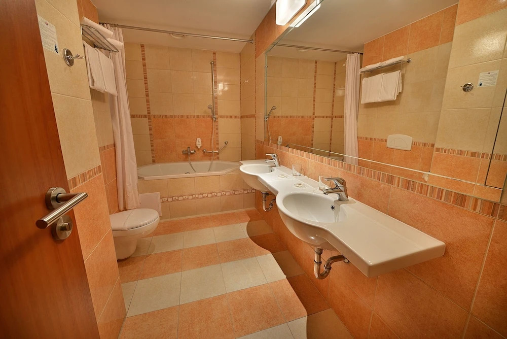 Maxmilian Lifestyle Resort