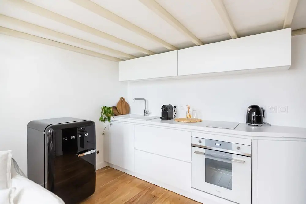 Bright and Cosy Studio in the Historical Heart of Bordeaux by GuestReady