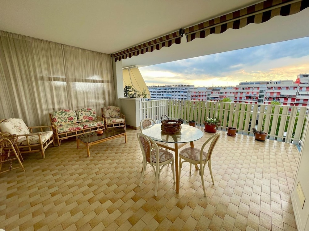 Seaview Caorle Apartment With Pool