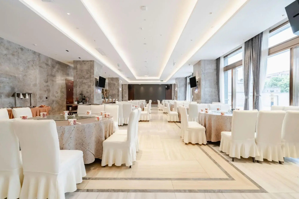 Newpinke Wuhu Hotel (Wuhan Yangtze New Area Wuhu Metro Station Branch)