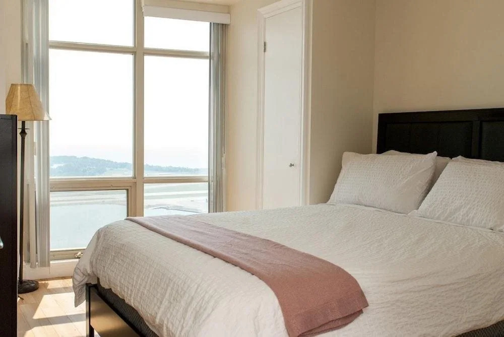 HydeWest - Mariner Furnished Suite