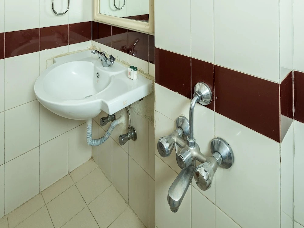 OYO 3722 Hotel StayEasy Majestic
