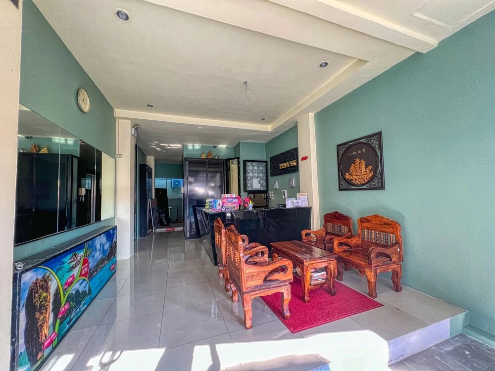 Red Sapphire Hotel