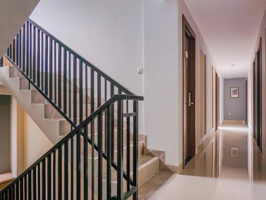 OYO Flagship 90343 Slipi Inn