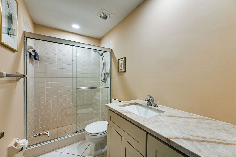 Snowbirds Welcome! Naples Resort Condo Near Golf