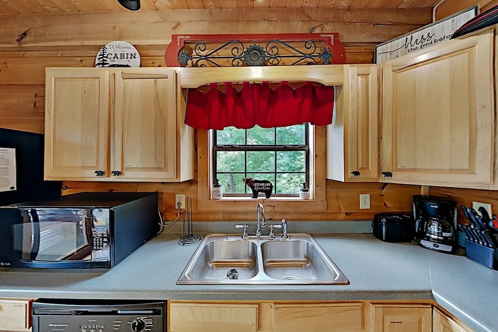 New Listing! Epic W/ Game Room & Hot Tub 2 Bedroom Cabin