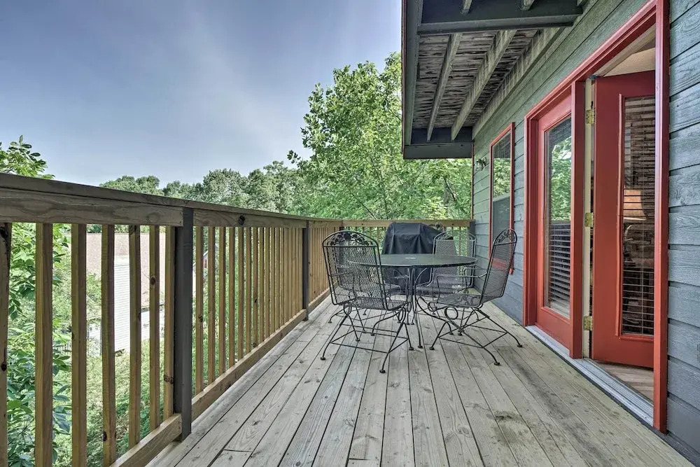 Hot Tub & Private Deck: Rustic Pigeon Forge Cabin