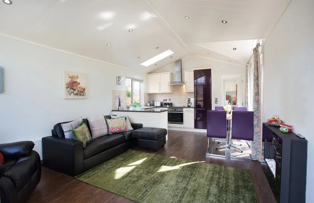 Beautiful 2-bed Chalet + Hot Tub Near Strathpeffer