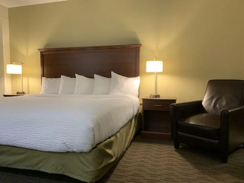 Nichols Inn & Suites