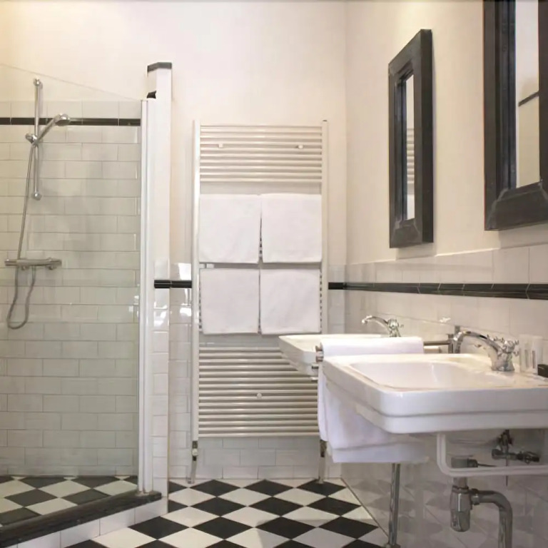 Kees Apartments