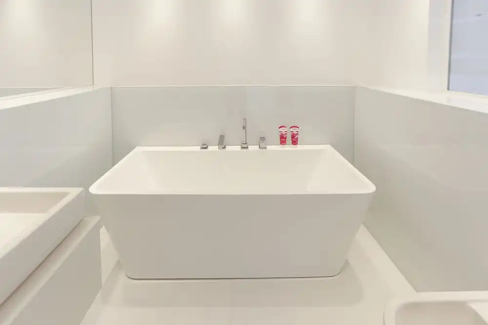 the white design apartment