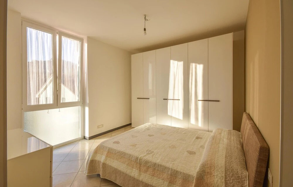 Beautiful Apartment in Genova Pra' With Wifi and 2 Bedrooms