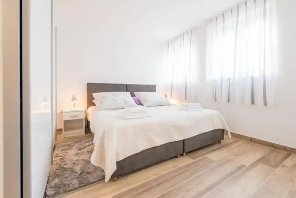 Apartment Luce Royal - One Bedroom Apartment With Balcony and Sea View