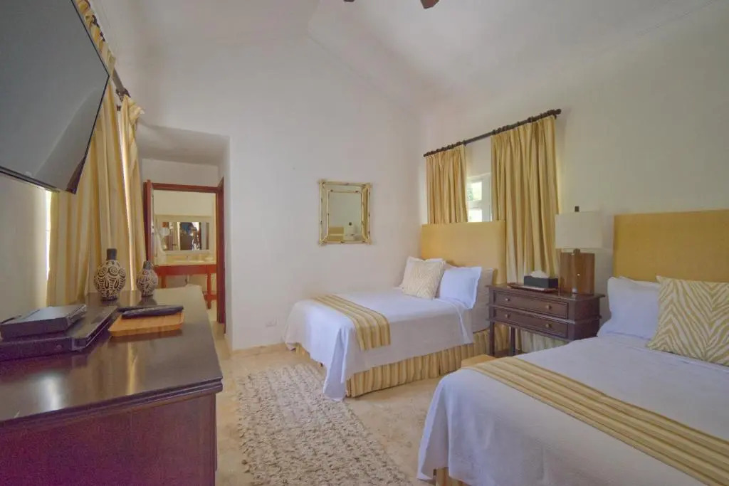 Cozy 4bdr Villa in Luxury Beach Resort With Service Staff and View of La Cana Golf Course