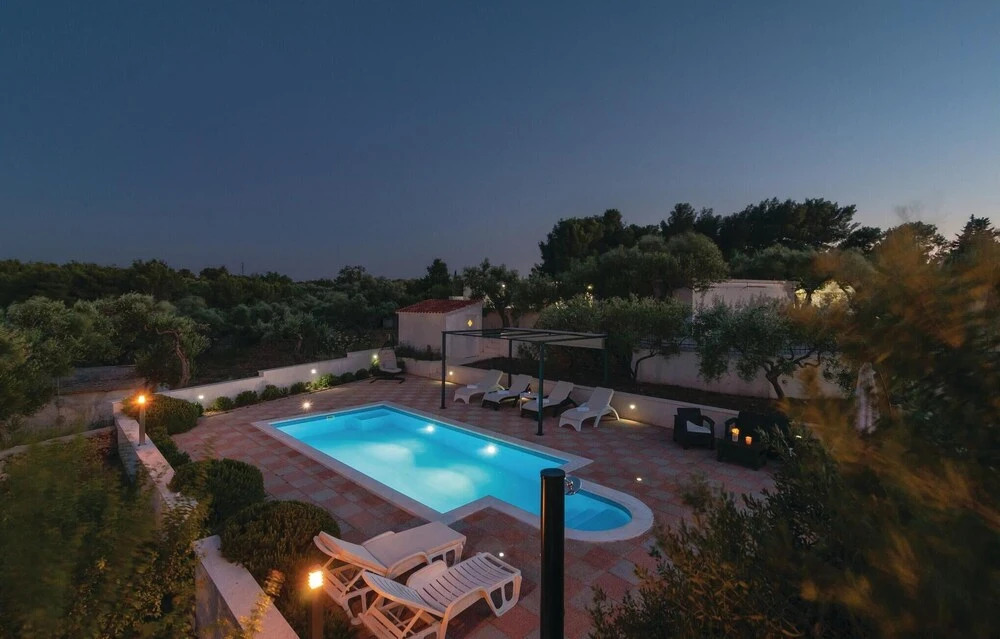Amazing Home In Milna