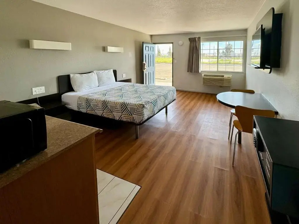 Motel 6-Delano, CA