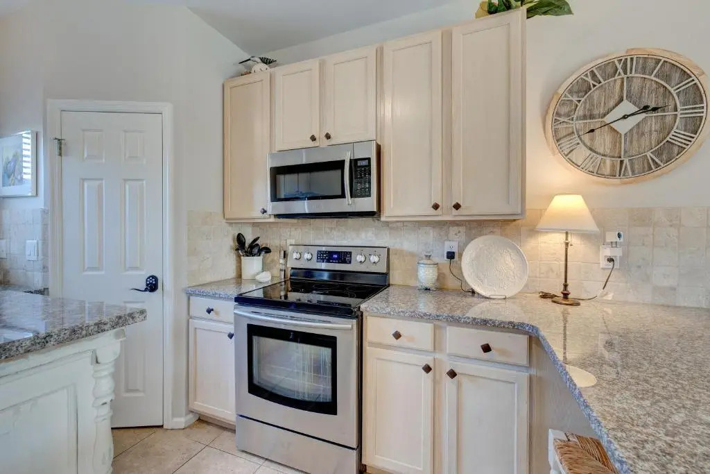 Beach Blessings Luxe 30A Townhome 2BR 3Bath, Walk to Beach, Pool, Hot Tub