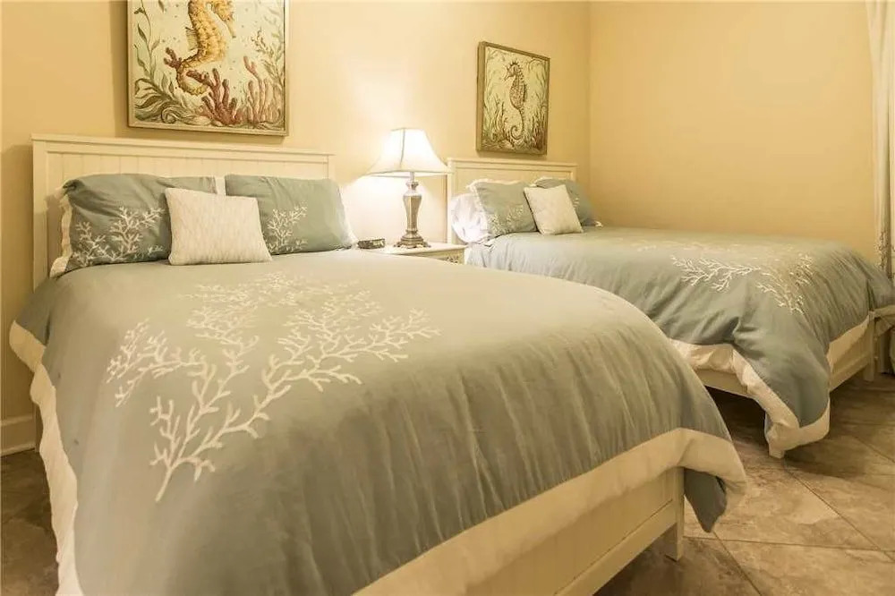 Phoenix West II 1813 - 3 Br condo by RedAwning