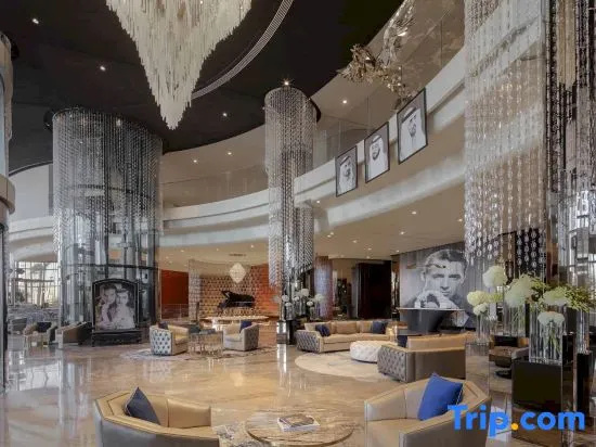Luxury 1BR at Paramount Residences with Pool Gym & Parking