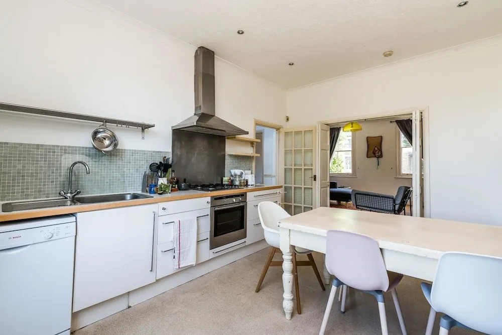 NEW Fantastic 2 Bedroom House Urban Living Sydenham