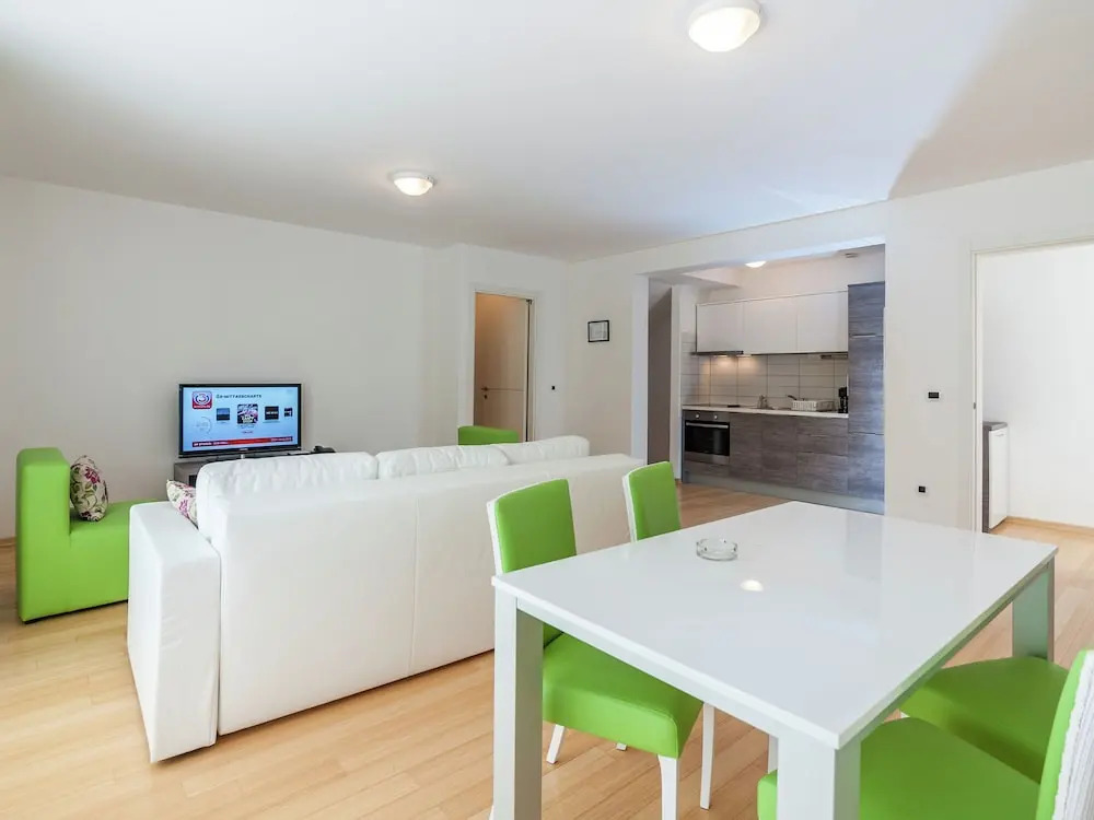 Luxury Apartment with Oven, 13 Km North of the City of Zadar