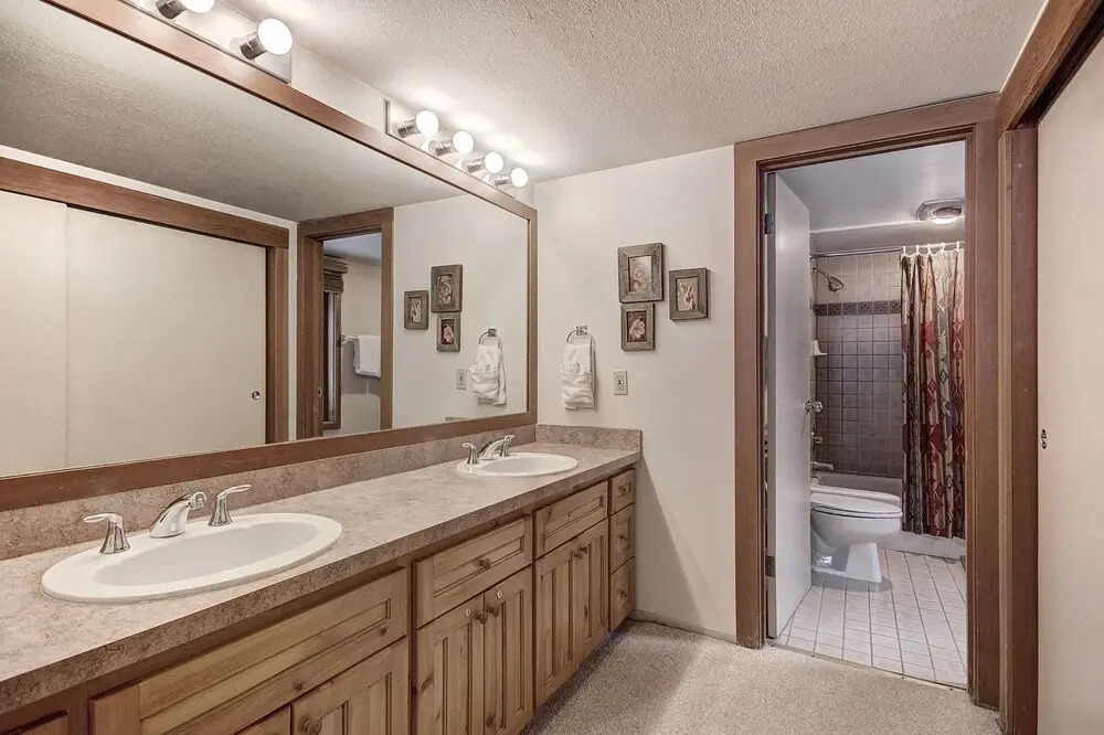 1777 Decatur 2 Bedroom Condo by RedAwning