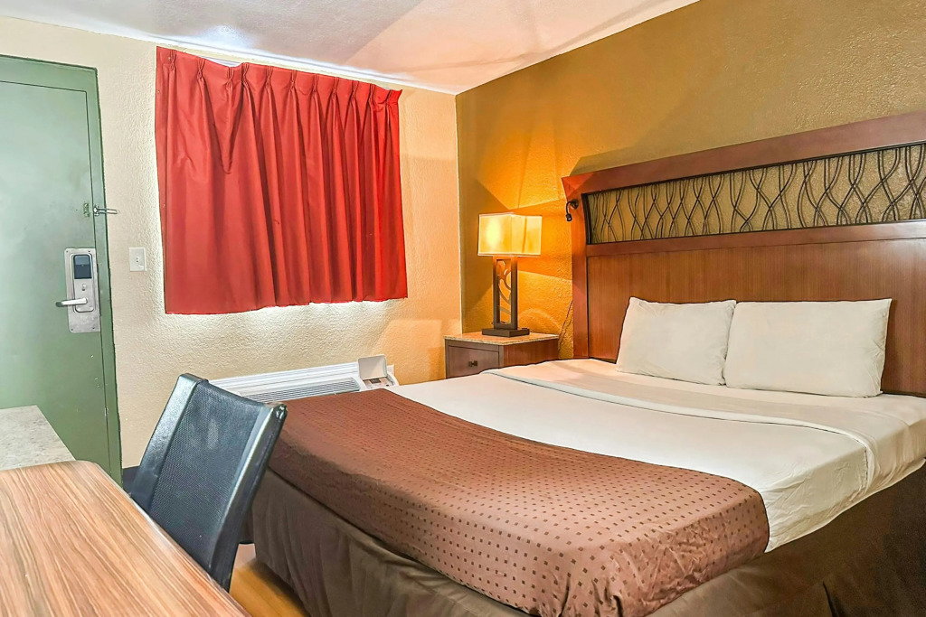 OYO Hotel Mobile, AL I-65 at Airport Blvd