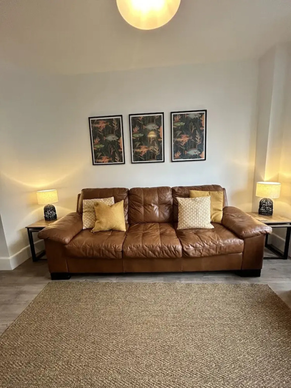House - Sleeps 6, Pet Friendly & Courtyard