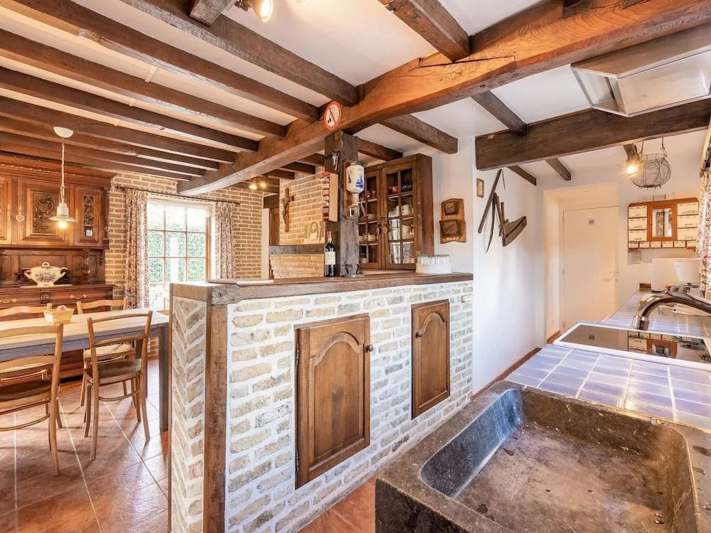 Farmhouse in Beveren near Beach & Garden
