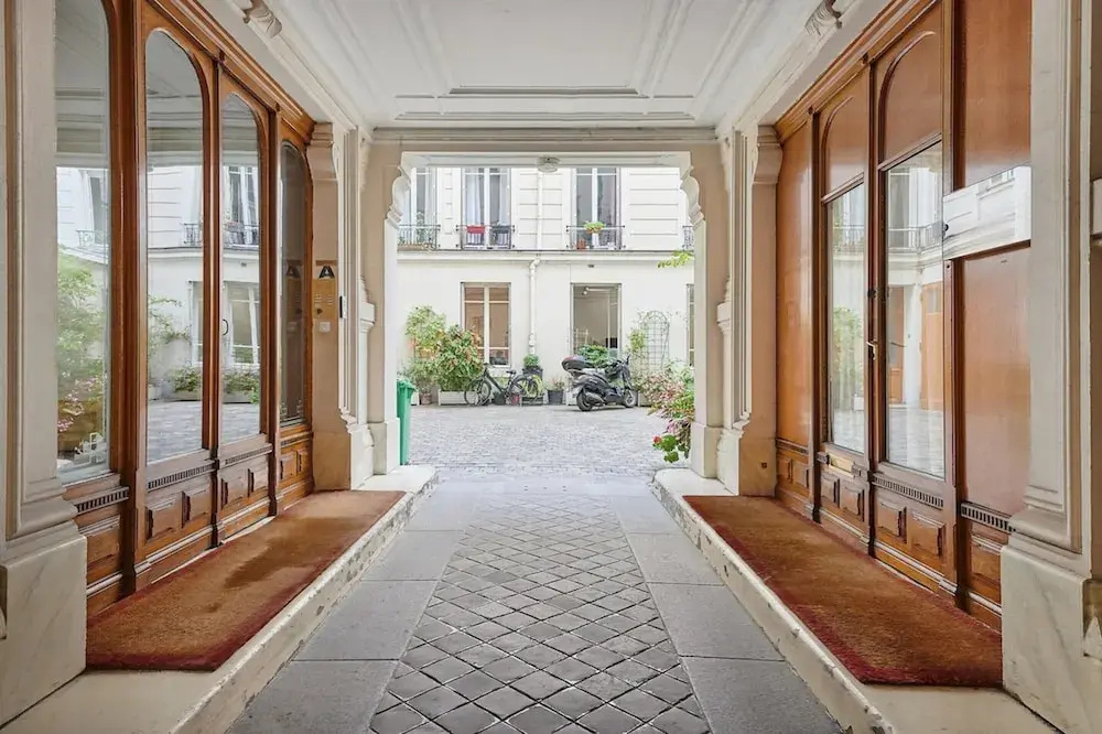 Sublime Apartment in the Center of Paris