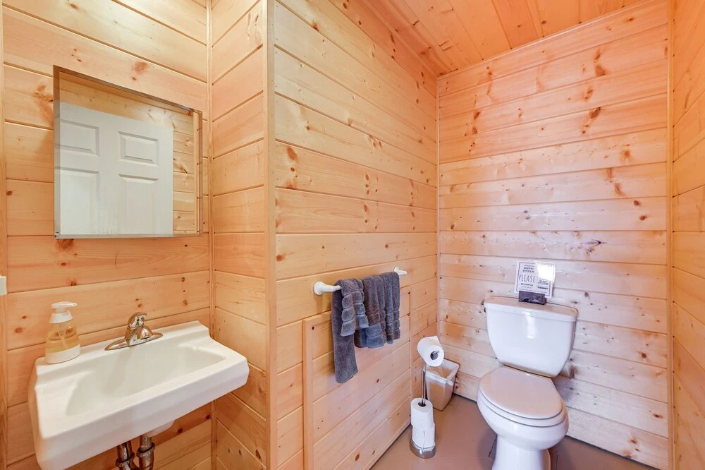 Spacious Soldotna Home w/ Mackey Lake Views