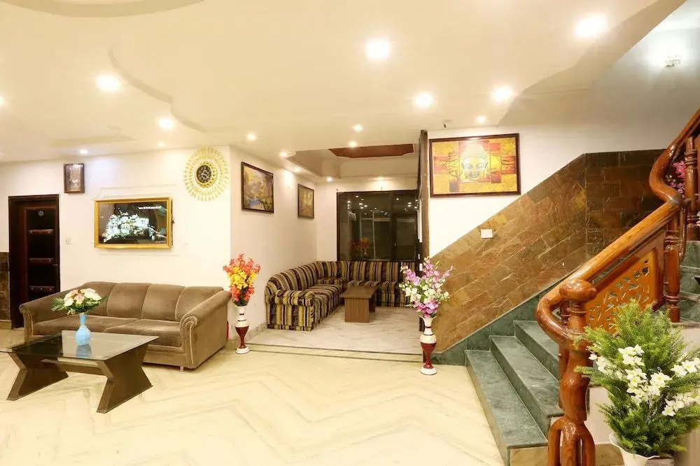 Shalimar Lodge, "700 meter from Katra Bus Stand"