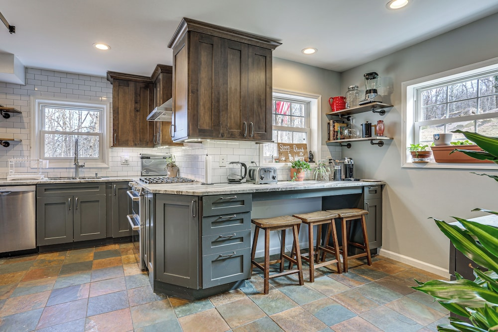 Year-round Fun in Monroe! Lakefront Family Home