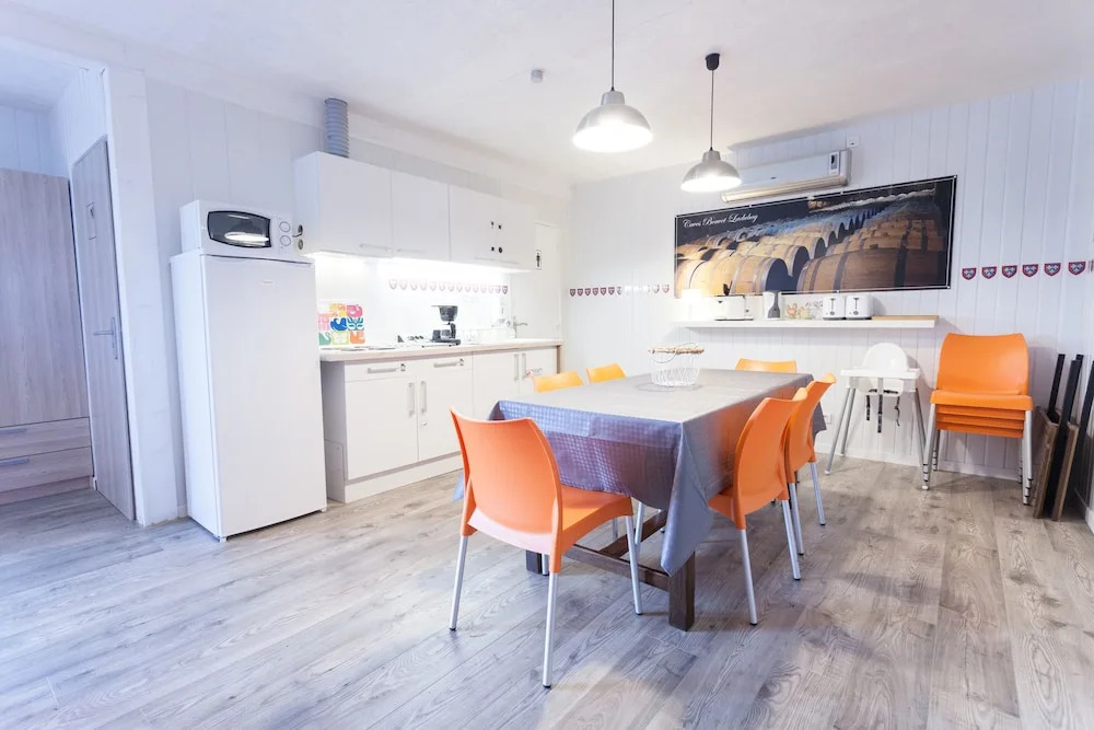 APPARTHÔTEL Les Prés Blondeau, 1 à 10 personnes, 3 chambres, Terrasse, Parking privé, Wifi, Arrivée autonome 24-7