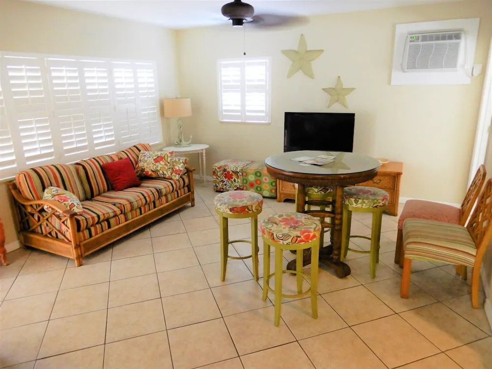 Coconut Grove Resort by Techtravel