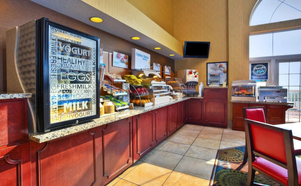 Holiday Inn Express & Suites Petoskey by IHG