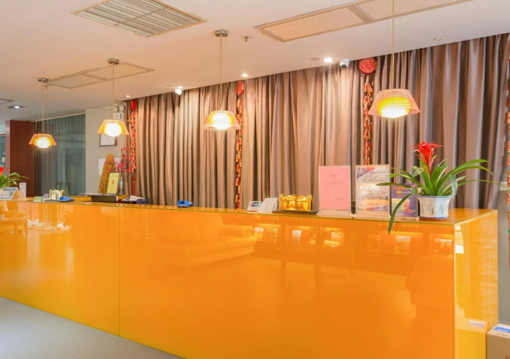 Chicago Suites International Hotel