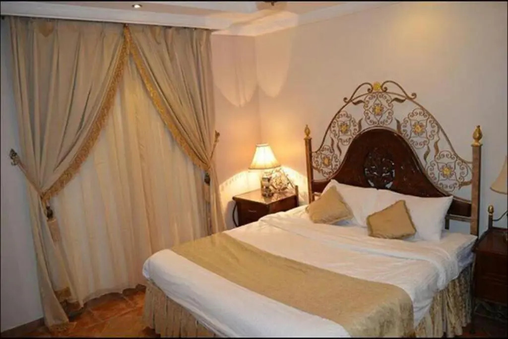 OYO 640 Home Furnished 3-Bedroom Apartment