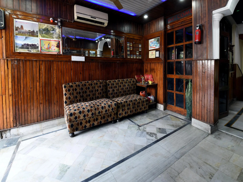 OYO 19541 Hotel Jammu Palace