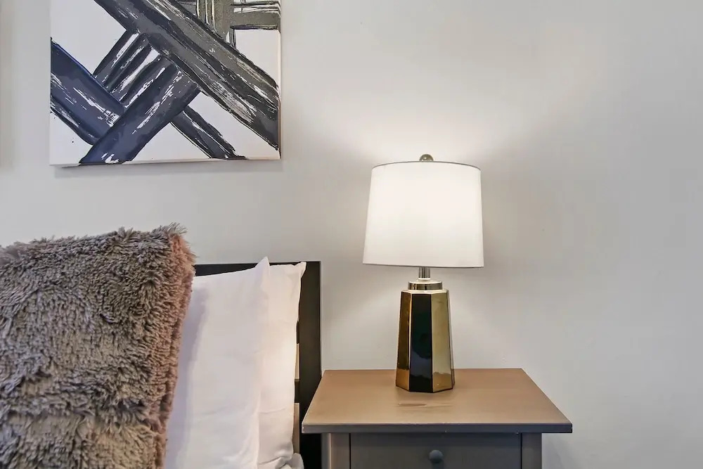 Modern & Stylish 3BR Apt in Rogers Park