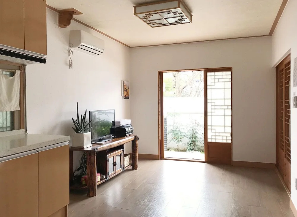 Pretty Hanok House