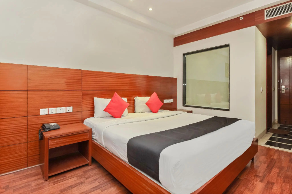 Capital O 35958 Hotel Lake View