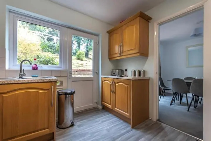 Spacious 3 Bedroom House Sleeps 6 People