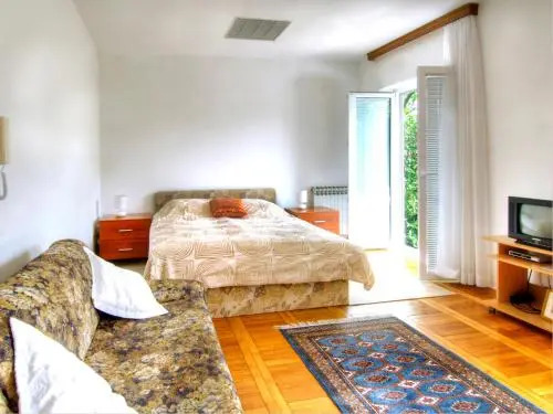 Guest House Anina Kuća