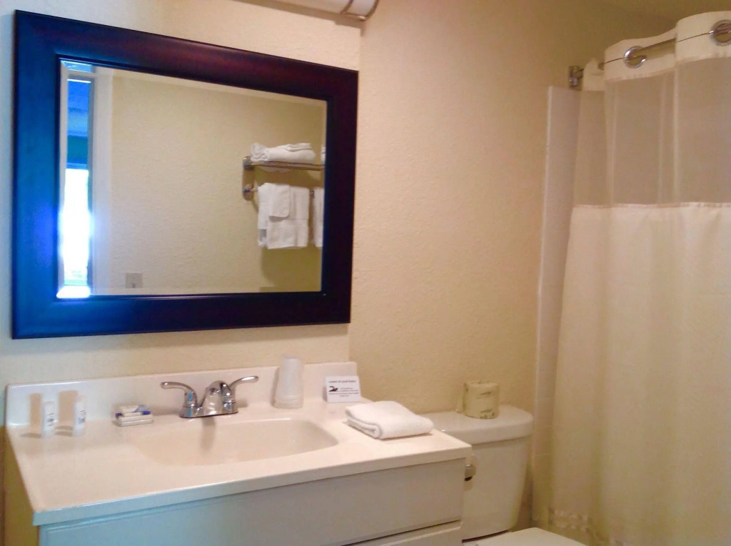 Beacon Inn & Suites