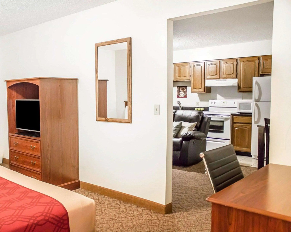 Econo Lodge Menomonie On The Bay