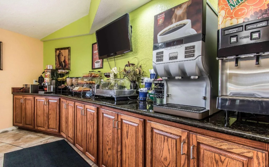 Woodridge Inn and Suites