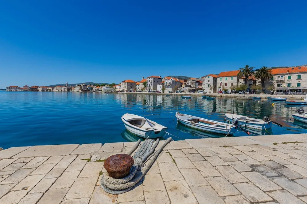 Apartment Antonio, on the Seafront With Garden