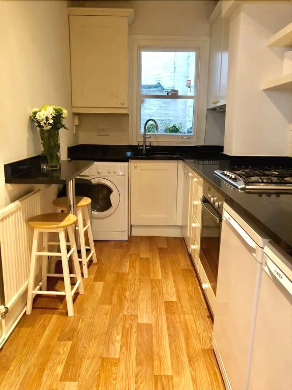 Victoria Station Apartment