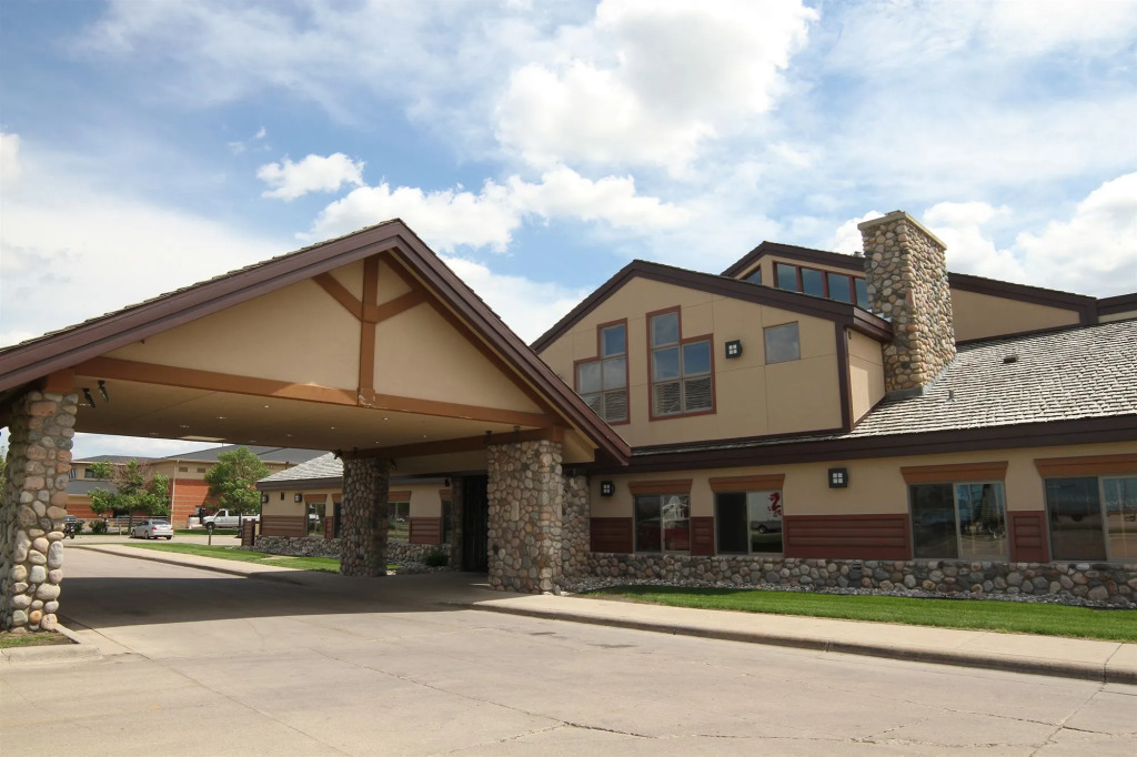 Cmon Inn & Suites Fargo